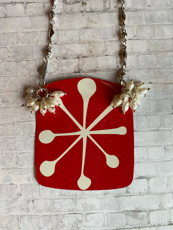 Retro Snowflake with Freshwater Pearls Tin Necklace
